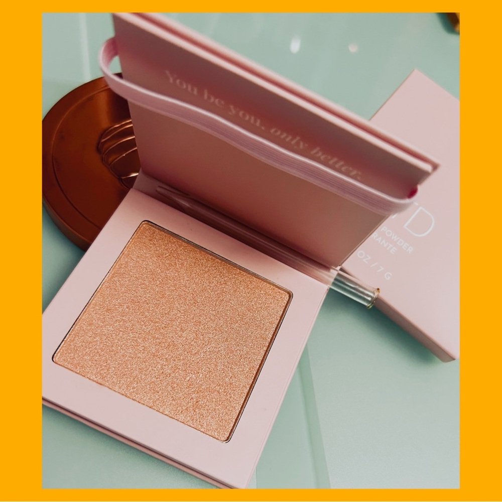 SOMETHING MAGICAL HIGHLIGHTING POWDER  BY  MOTD COSMETICS
